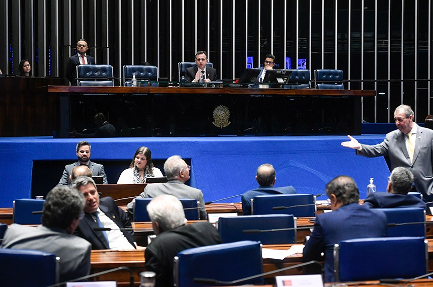 Bancada: 
senador Omar Aziz (PSD-AM) - em pronunciamento.