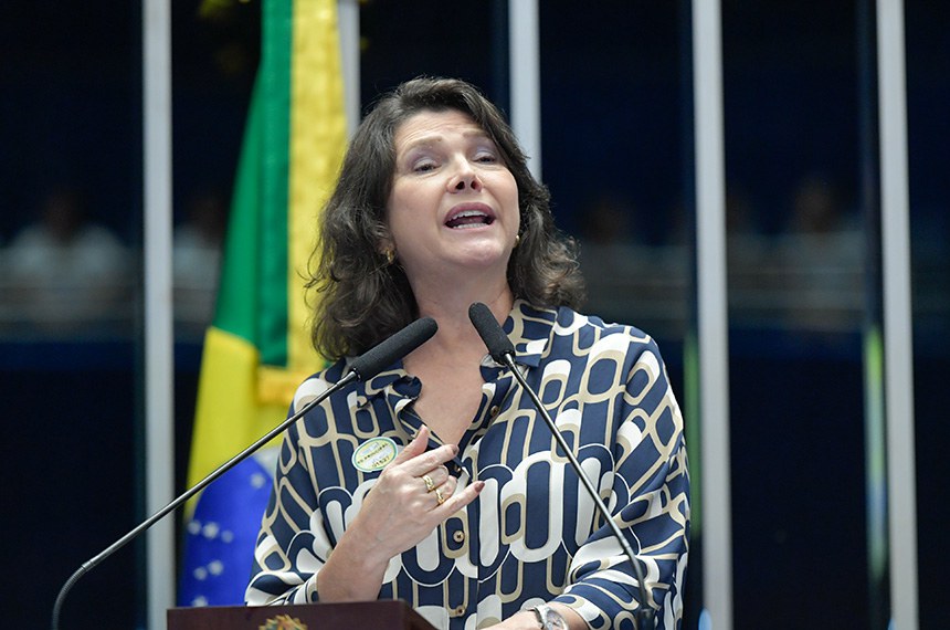 Em discurso, à tribuna, advogada, pesquisadora, idealizadora e co-fundadora da Rede Brasileira de Inclusão da Pessoa com Deficiência (Rede-In), Ana Cláudia Mendes de Figueiredo.