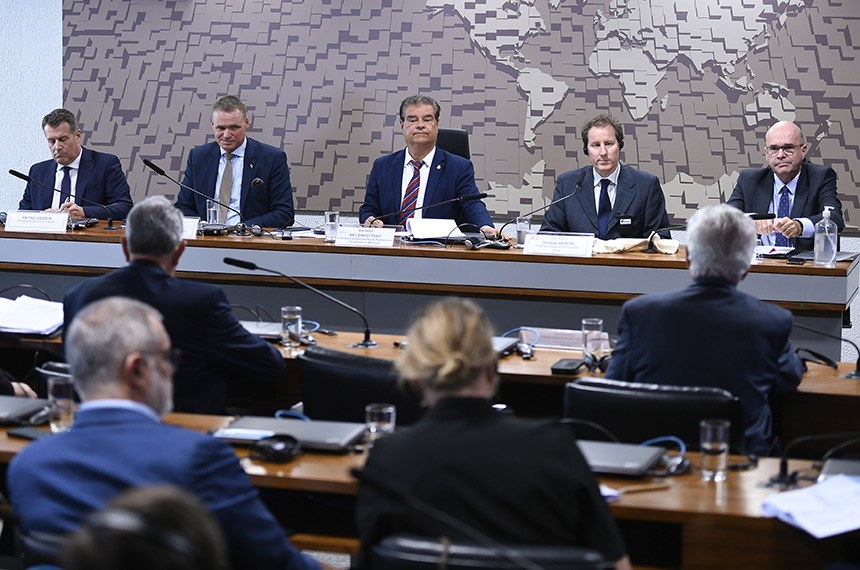 Mesa:
embaixador da Suíça no Brasil, Pietro Lazzeri;
embaixador da Noruega no Brasil, Odd Magne Ruud;
presidente da CPCMS, senador Nelsinho Trad (PSD-MS);
chefe da Delegação Parlamentar da EFTA e da Delegação Suíça, Thomas Aeschi;
diretor do Departamento de Política Econômica, Financeira e de Serviços, do Ministério das Relações Exteriores, embaixador Philip Fox-Drummond Gough.