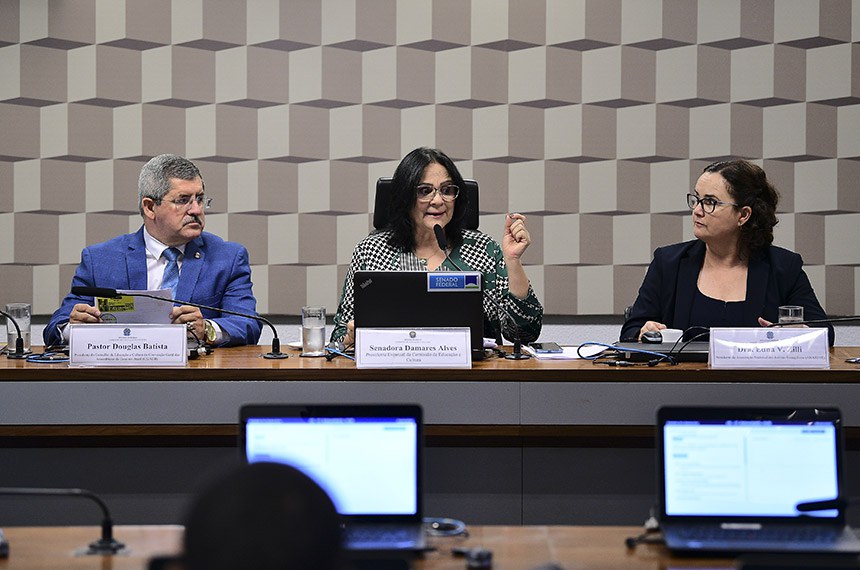 Mesa: 
presidente do Conselho de Educação e Cultura da Convenção Geral das Assembleias de Deus no Brasil (CGADB), pastor Douglas Batista;
presidente eventual da CE e requerente desta audiência, senadora Damares Alves (Republicanos-DF);
presidente da Associação Nacional dos Juristas Evangélicos (Anajure), Edna V. Zilli.
