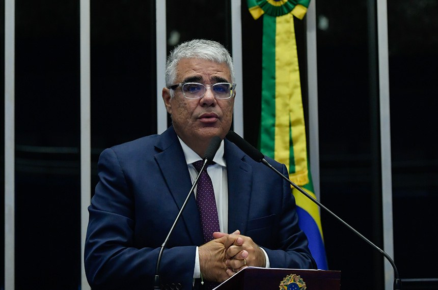 Em discurso, à tribuna, senador Eduardo Girão (Novo-CE).