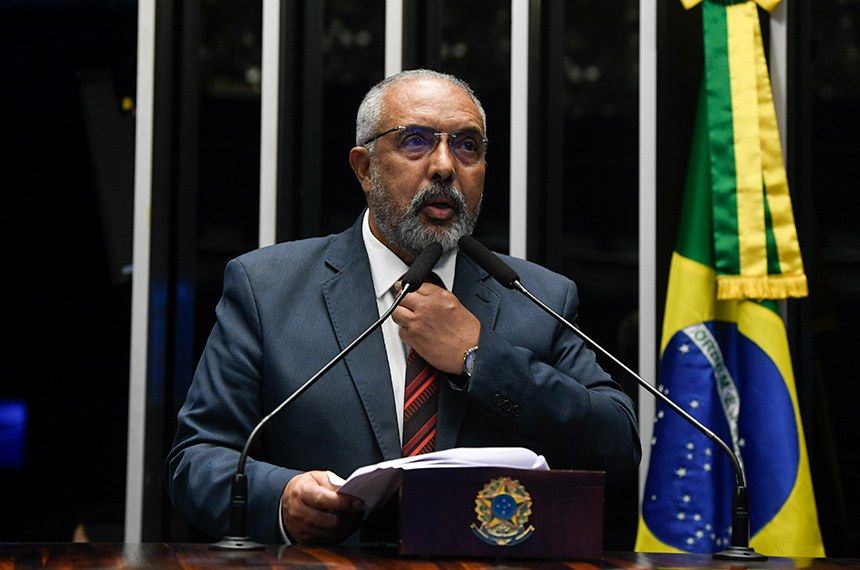Em discurso, à tribuna, senador Paulo Paim (PT-RS).