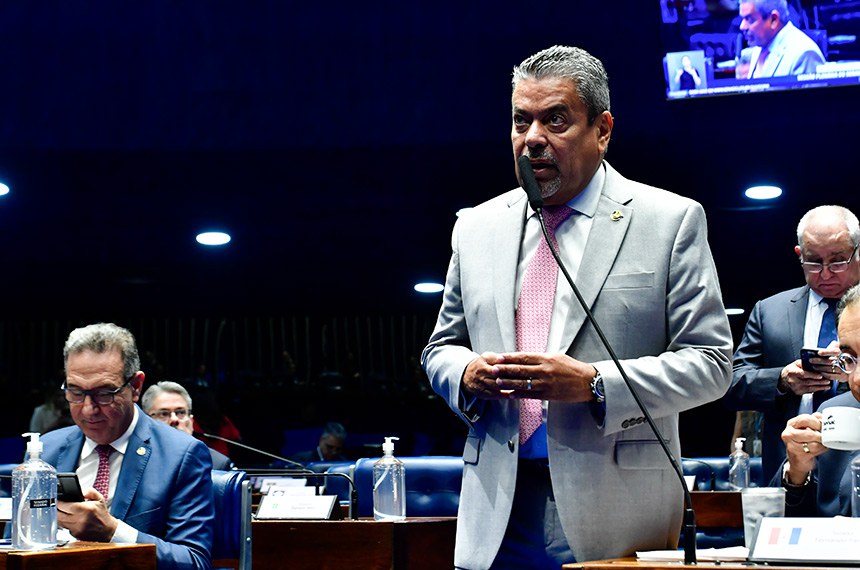 À bancada, em pronunciamento, senador Dr. Hiran (PP-RR).