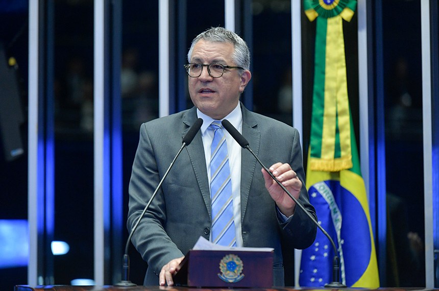 Em discurso, à tribuna, ministro-chefe da Secretaria de Relações Institucionais da Presidência da República, Alexandre Padilha.