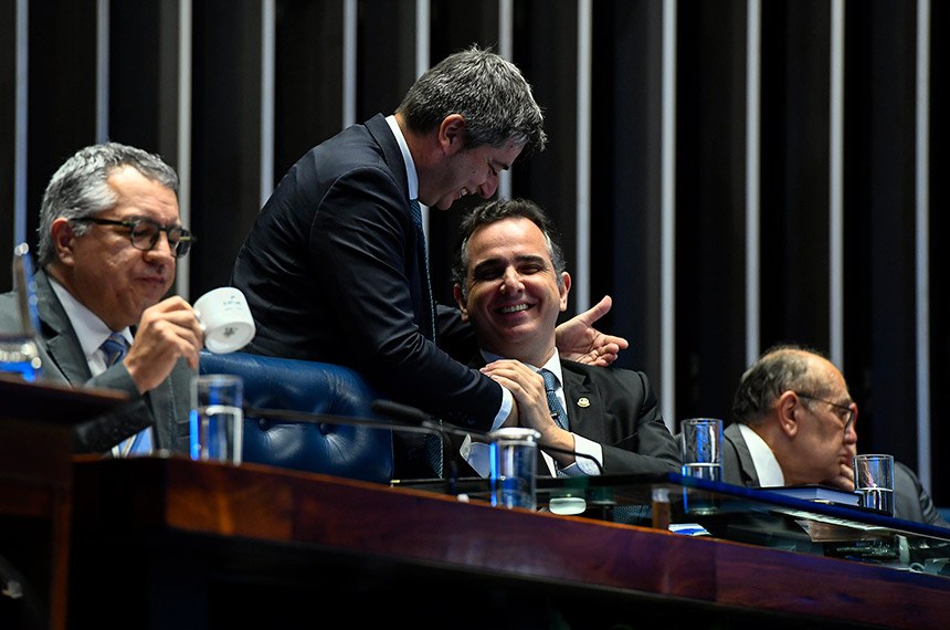 Mesa:
ministro-chefe da Secretaria de Relações Institucionais da Presidência da República, Alexandre Padilha;
senador Carlos Portinho (PL-RJ);
vice-presidente do Senado Federal, senador Veneziano Vital do Rêgo (MDB-PB);
presidente do Senado Federal, senador Rodrigo Pacheco (PSD-MG);
ministro do Supremo Tribunal Federal (STF), Gilmar Mendes.