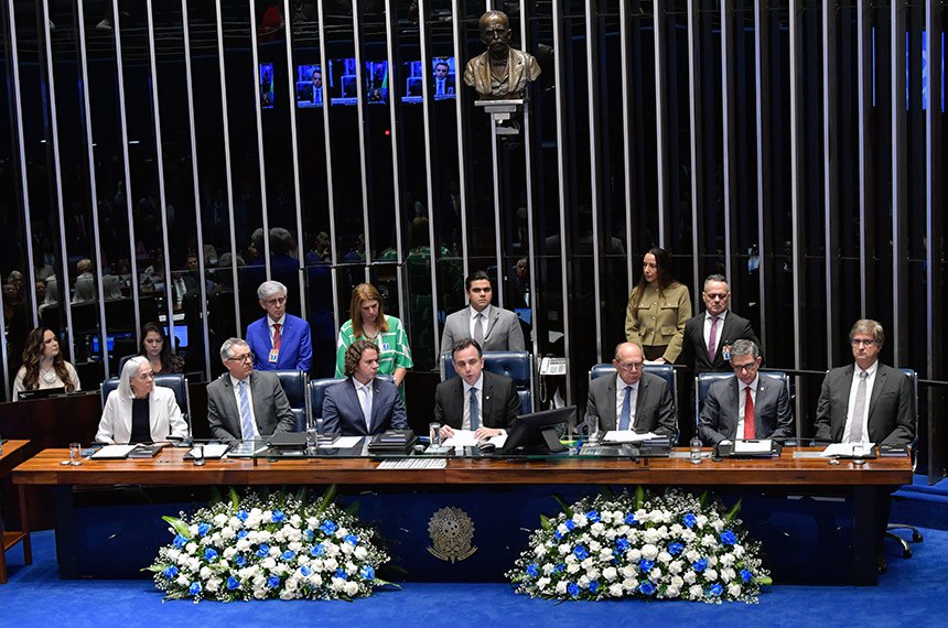 Participam:
diretora-geral do Senado Federal, Ilana Trombka;
secretário-geral da Mesa do Senado Federal, Gustavo A. Sabóia Vieira.