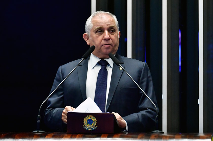 Em discurso, à tribuna, senador Izalci Lucas (PSDB-DF).
