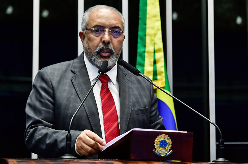 Em discurso, à tribuna, senador Paulo Paim (PT-RS).