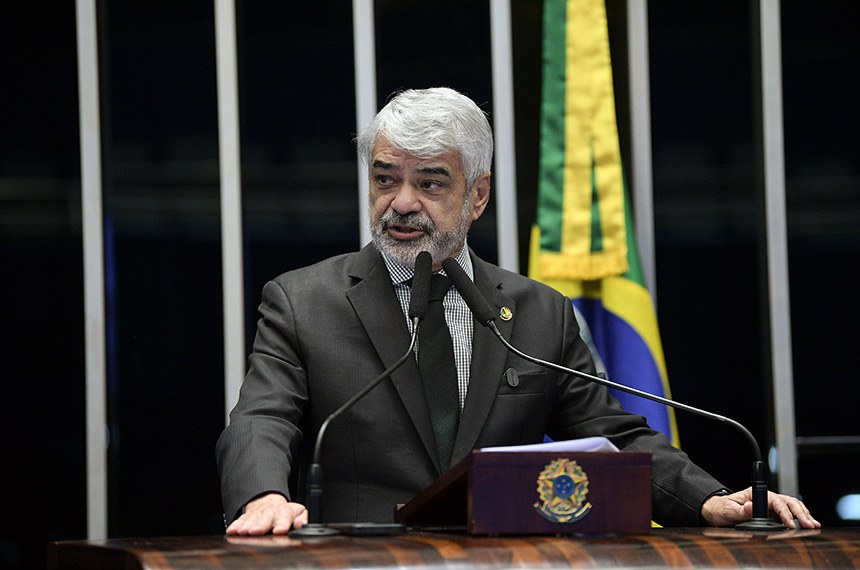 Em discurso, à tribuna, senador Humberto Costa (PT-PE).