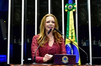 Janaína Farias toma posse no Senado