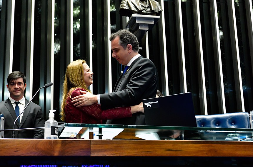 Mesa: 
senadora empossada Janaína Farias (PT-CE);
presidente do Senado Federal, senador Rodrigo Pacheco (PSD-MG).