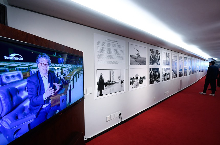 O livro Tempos de Chumbo é lançado simultaneamente com a exposição. Organizado pela filha de Orlando, Carol Brito, o livro foi idealizado pelo MyNews e publicado pela Almedina Editora. É composto por 22 artigos escritos por pessoas que viveram as dificuldades e a violência dos “Tempos de Chumbo".