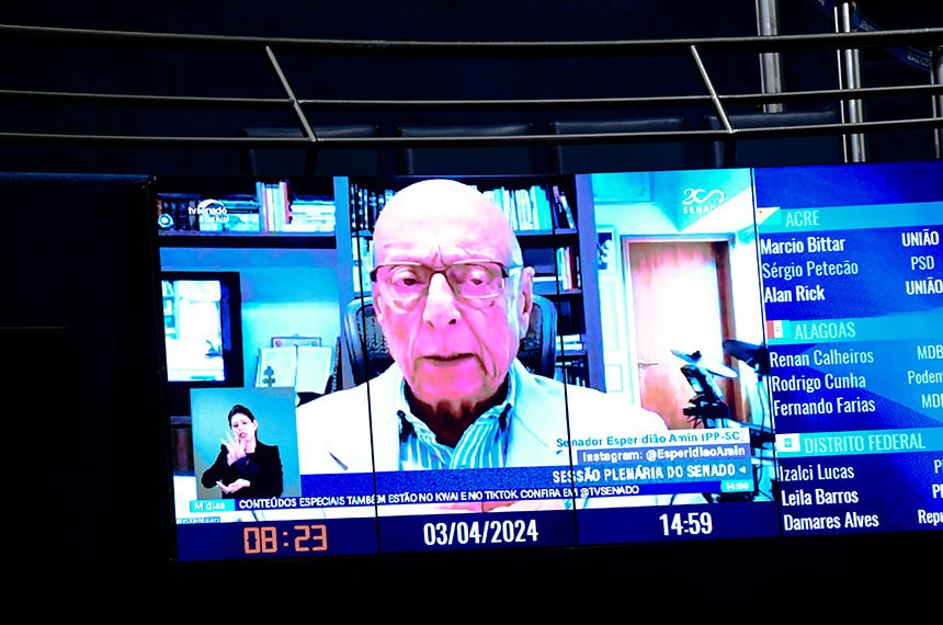 No painel, senador Esperidião Amin (PP-SC) em pronunciamento via videoconferência.