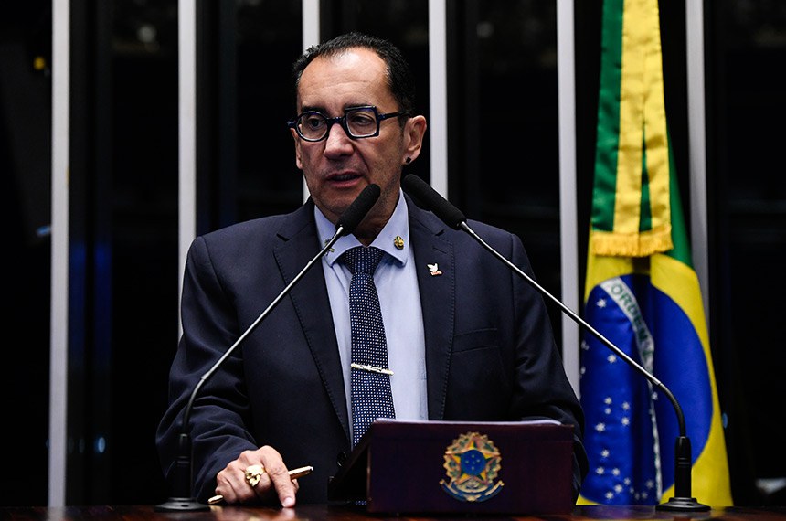 À tribuna, em discurso, senador Jorge Kajuru (PSB-GO). 