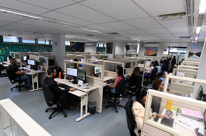 Qualquer cidadão pode acionar a ouvidoria pelo número 0800 061 2211. O público pode também enviar mensagens com sugestões, reclamações, denúncias e elogios pelos formulários disponíveis na página: www.senado.leg.br/ouvidoria.