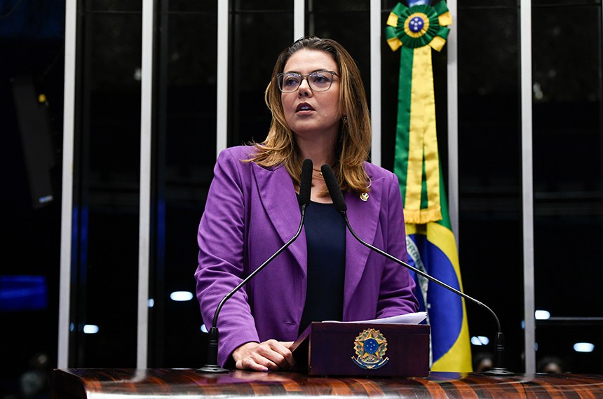 Em discurso, à tribuna, senadora Leila Barros (PDT-DF).