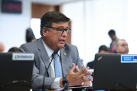 Cobrança de taxa para emissão de diploma pode ser proibida em lei