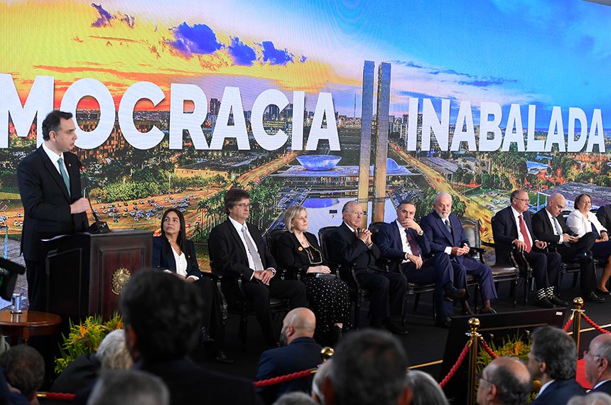 Participam: 
senadora Eliziane Gama (PSD-MA);
procurador-geral da República, Paulo Gonet Branco;
ex-presidente do Supremo Tribunal Federal (STF) Rosa Weber;
ex-senador José Sarney;
presidente do Supremo Tribunal Federal (STF), ministro Luís Roberto Barroso; 
presidente da República, Luiz Inácio Lula da Silva; 
vice-presidente da República e ministro do Desenvolvimento, Indústria, Comércio e Serviços (MDIC), Geraldo Alckmin;
presidente do Tribunal Superior Eleitoral (TSE), ministro Alexandre de Moraes; 
governadora do Rio Grande do Norte, Fátima Bezerra.