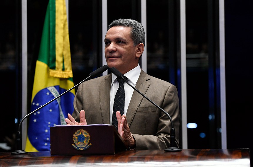 À tribuna, em discurso, senador Mecias de Jesus (Republicanos-RR). 