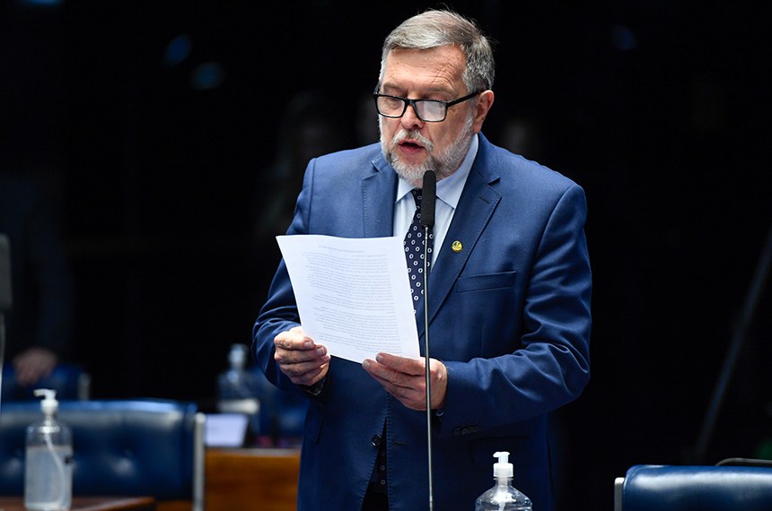 Em pronunciamento, à bancada, senador Flávio Arns (PSB-PR).