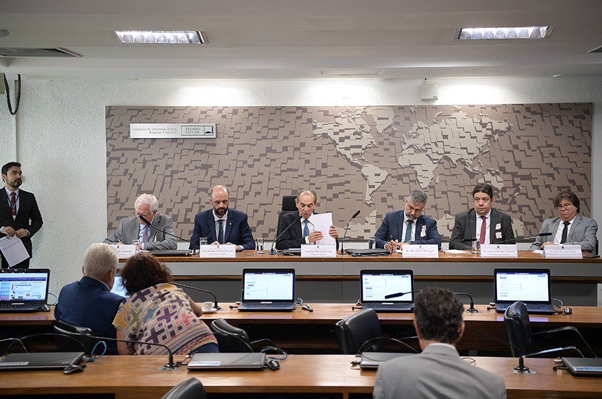 Mesa: 
assessor especial do Ministério da Fazenda, Marcello Froldi Negro;
vice-presidente de Negócios Governo e Sustentabilidade Empresarial do Banco do Brasil (BB), José Ricardo Sasseron;
secretário Nacional de Fundos e Instrumentos Financeiros do Ministério da Integração e do Desenvolvimento Regional (MIDR), Eduardo Corrêa Tavares;
presidente da CDR, senador Marcelo Castro (MDB-PI); 
assessor Especial do Ministério da Fazenda, Marcello Froldi Negro;
diretor de Crédito do Banco da Amazônia S.A. (Basa), Roberto Batista de Paula;
diretor de Planejamento do Banco do Nordeste do Brasil S.A. (BNB), José Aldenir Freire.