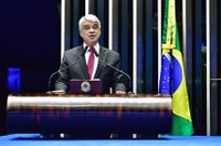 Humberto Costa defende regulamentação imediata das redes sociais