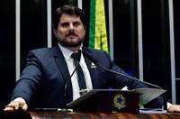 Marcos do Val diz que não é possível regulamentar redes sociais