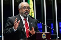 Regular as redes sociais é fundamental para a democracia, diz Paulo Paim