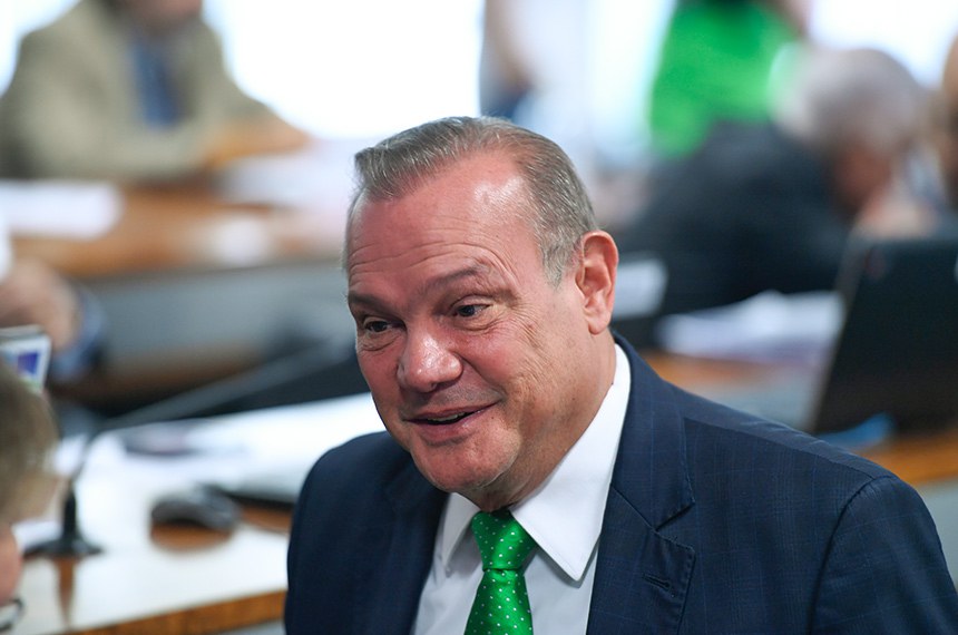 À bancada, senador Wellington Fagundes (PL-MT).