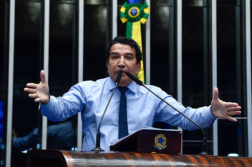 Em discurso, à tribuna, senador Magno Malta (PL-ES).