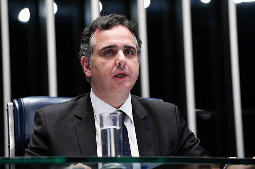 Mesa: 
presidente do Senado Federal, senador Rodrigo Pacheco (PSD-MG), conduz sessão.