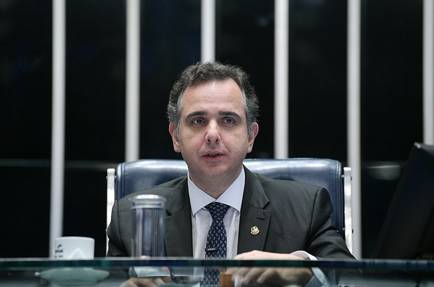 Mesa: 
presidente do Senado Federal, senador Rodrigo Pacheco (PSD-MG), conduz sessão.