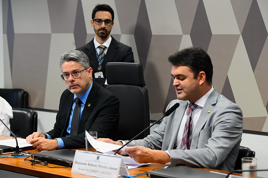 Mesa: 
senador Alessandro Vieira (MDB-SE);
relator da CMMPV 1.202/2023, deputado Rubens Pereira Júnior (PT-MA).