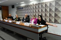 Professores cobram cumprimento do piso do magistério pelos municípios