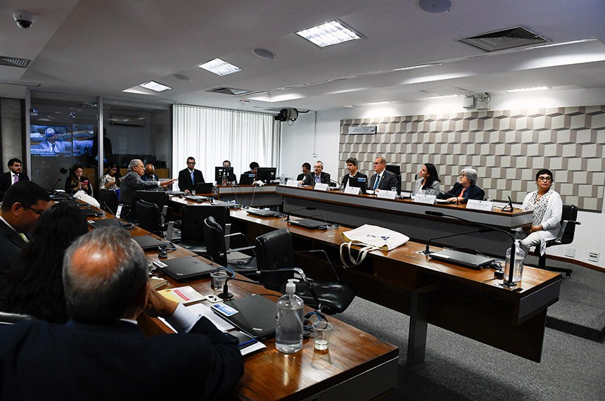 Em pronunciamento, à bancada, senador Jayme Campos (União-MT).