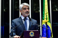 Humberto Costa comemora fábrica da Hemobrás e critica comércio de sangue