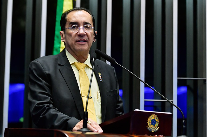 À tribuna, em discurso, senador Jorge Kajuru (PSB-GO). 