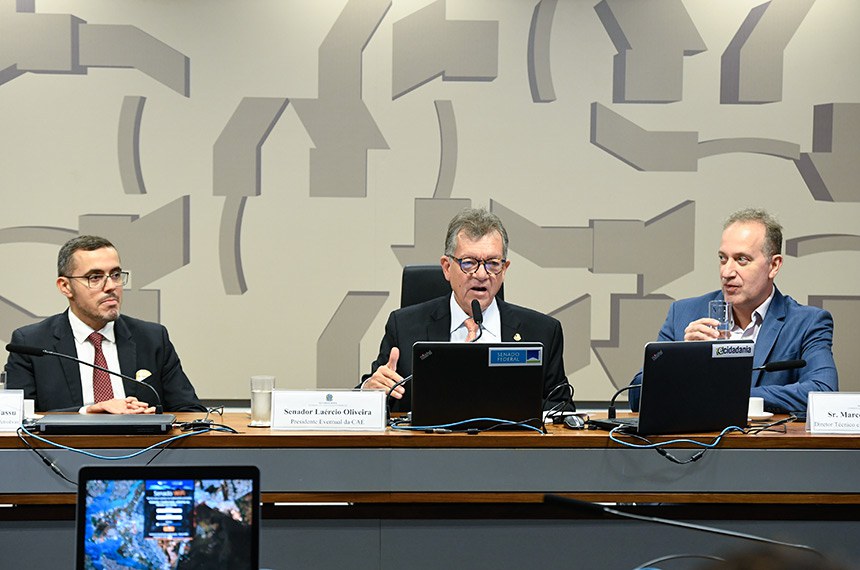 Mesa:
gerente executivo de Gás e Energia da Petrobras, Alvaro Ferreira Tupiassu;  
presidente eventual da CAE, senador Laércio Oliveira (PP-SE);
diretor técnico e comercial da Associação Brasileira das Empresas Distribuidoras de Gás Canalizado (Abegás), Marcelo Mendonça.