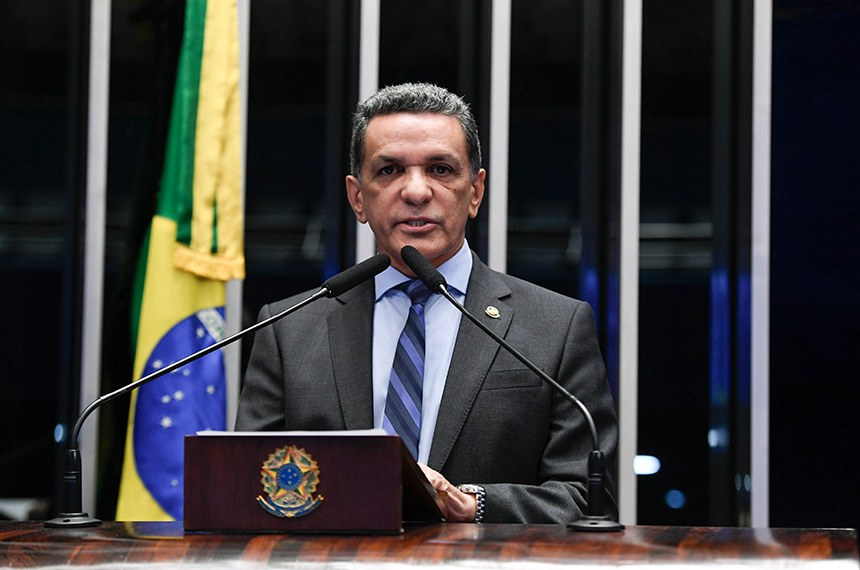 À tribuna, em discurso, senador Mecias de Jesus (Republicanos-RR). 