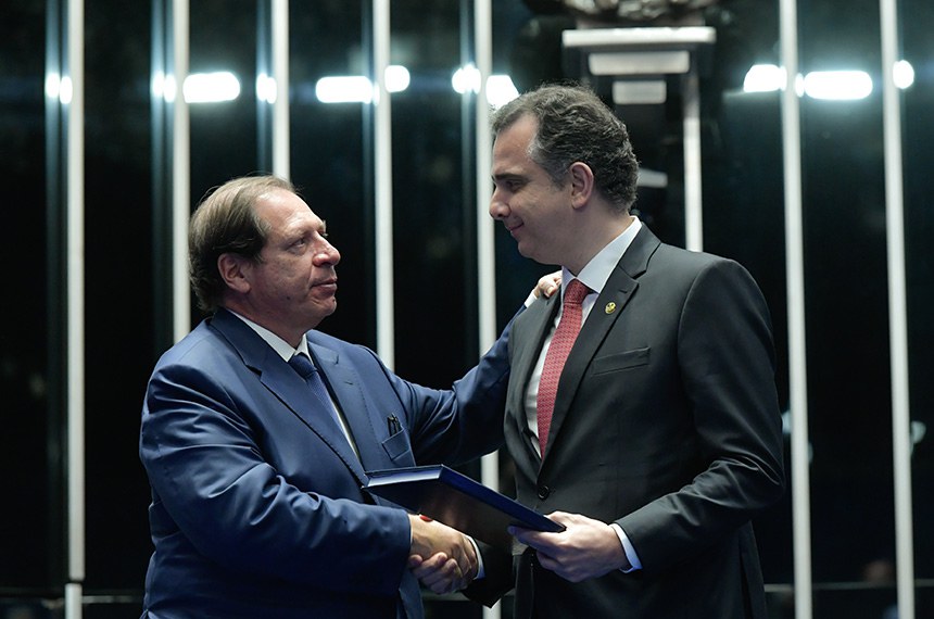 Presidente da Comissão de Juristas e ministro do Superior Tribunal de Justiça (STJ), Luis Felipe Salomão entrega anteprojeto ao presidente do Senado Federal, senador Rodrigo Pacheco (PSD-MG). 