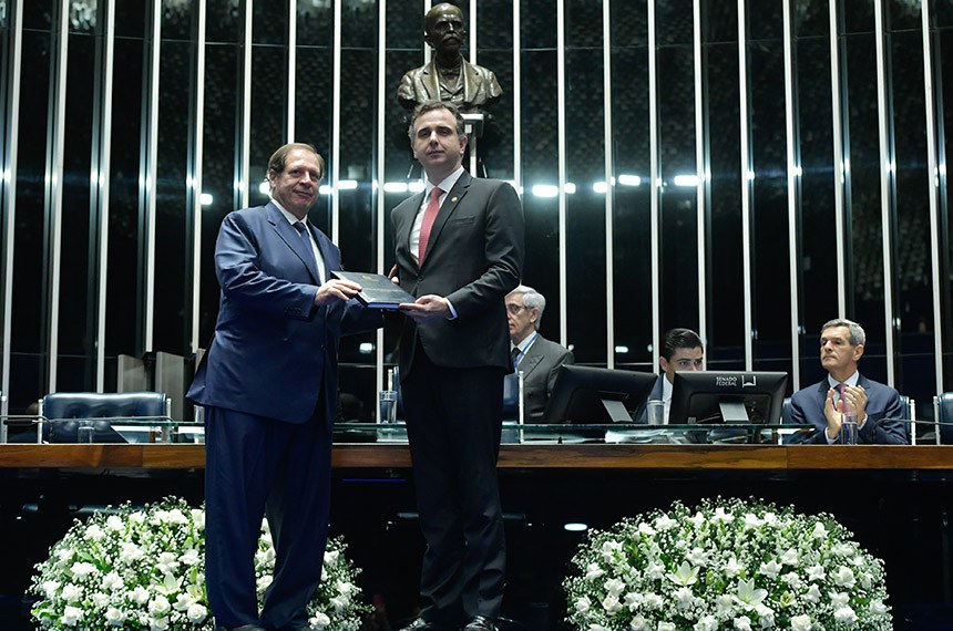 Presidente da Comissão de Juristas e ministro do Superior Tribunal de Justiça (STJ), Luis Felipe Salomão entrega anteprojeto ao presidente do Senado Federal, senador Rodrigo Pacheco (PSD-MG).