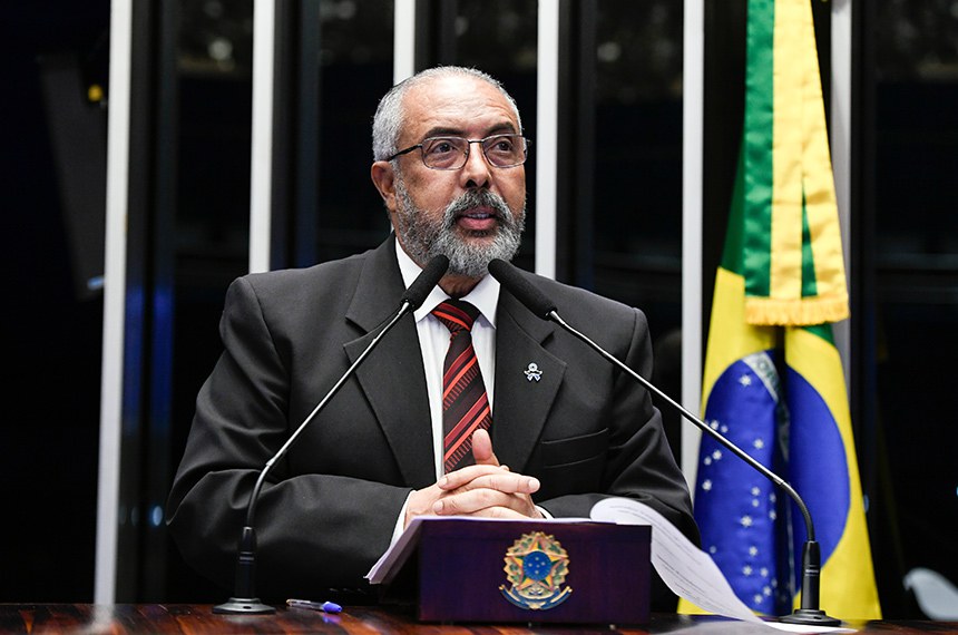 Em discurso, à tribuna, senador Paulo Paim (PT-RS).