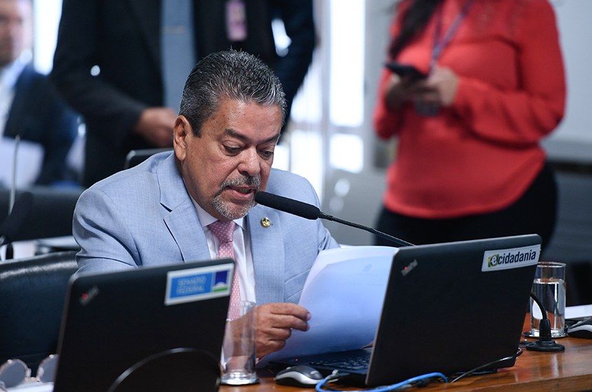 Em pronunciamento, à bancada, senador Dr. Hiran (PP-RR).