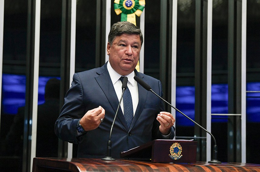 Em discurso, à tribuna, senador Carlos Viana (Podemos-MG).