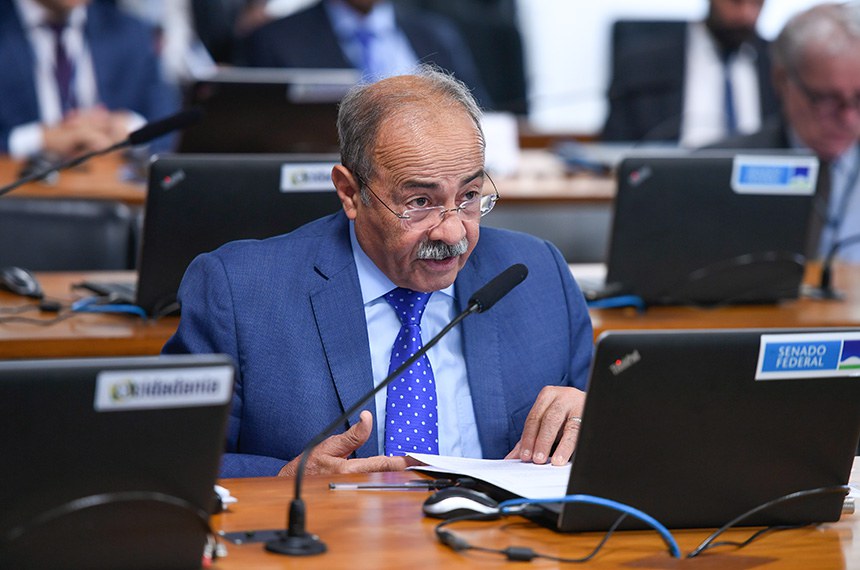 Em pronunciamento, à bancada, senador Chico Rodrigues (PSB-RR).