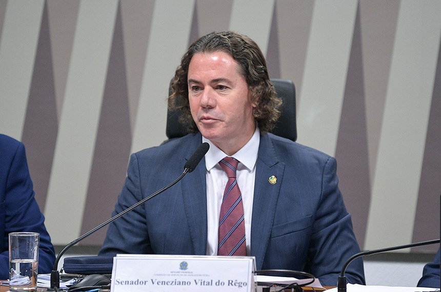 Mesa: 
presidente eventual da CI, senador Veneziano Vital do Rêgo (MDB-PB).