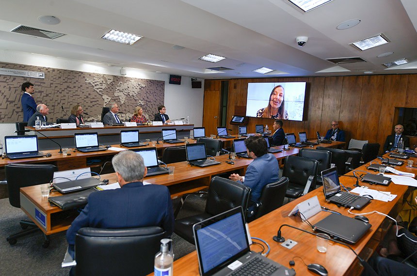 Mesa: 
indicado para exercer o cargo de embaixador do Brasil na República das Filipinas e, cumulativamente, na República de Palau, nos Estados Federados da Micronésia e na República das Ilhas Marshall, Gilberto Fonseca Guimarães de Moura (MSF 51/2023); 
indicada para exercer o cargo de embaixadora do Brasil no Reino da Suécia e, cumulativamente, na República da Letônia, Maria Edileuza Fontenele Reis (MSF 50/2023); 
presidente da CRE, senador Renan Calheiros (MDB-AL); 
indicada para exercer o cargo de embaixadora do Brasil na Bósnia e Herzegovina, Maria Clara Duclos Carisio (MSF 49/2023); 
indicado para exercer o cargo de embaixador do Brasil no Estado do Catar, Marcelo Otávio Dantas Loures da Costa (MSF 54/2023).