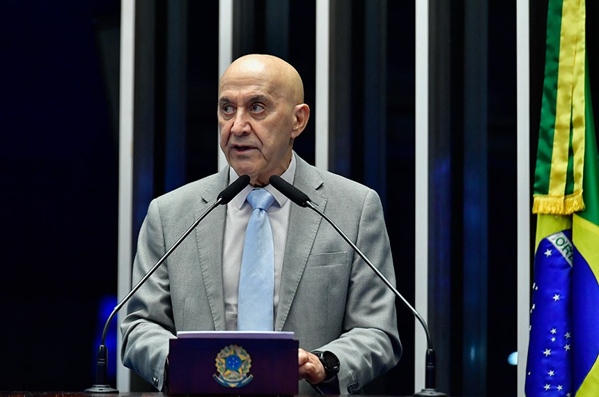 Em discurso, à tribuna, senador Confúcio Moura (MDB-RO).