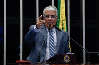 Girão pede investigação sobre presidente de CPI e sobre verba para festa no Ceará