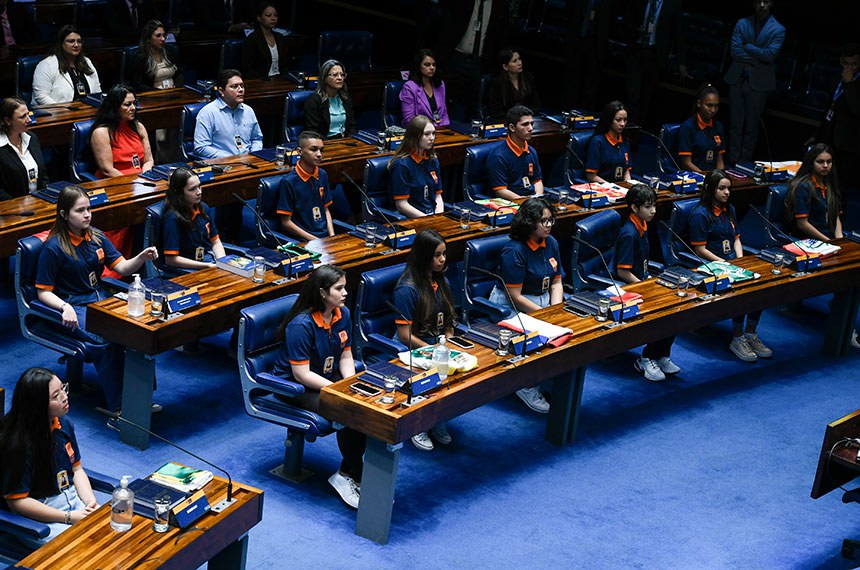 Participam:
Ágatah Marianna dos Santos Costa (MA);
Ana Daline do Nascimento Cartaxo (CE);
Ana Laura de Paula Chaves (MG);
Ana Luisa Pires Garcia (RS);
Ana Sophie Silva dos Santos (AC);
Ariel Andresson Barbosa Corrêa (PA);
Caelis Eduarda Silvério da Silva (RN);
Carlos André Terto da Silva (ES);
Éllydy Mayane Gonçalves da Silva (AL);
Emilie Caroline Stallbaum de Rossi (SC);
Gabriel Ferreira de Matos (PB);
Hagnes Barbara Henriqueta S. Rodrigues (AM);
Herison André Silva de Oliveira (MT);
Jakelyne Gomes Tavares (TO);
João Vítor Lopes Ribeiro (SP);
Karoliny Discher Martini (RO);
Letícia Ellen Cordeiro Lima (PE);
Lorrany Soares Ribeiro (PI);
Maria Eduarda Pinheiro Bom (MS);
Maria Paula Mayumi Melo Haraguchi (DF);
Murilo Gabriel da Silva Cruz (RR);
Nathállya Mendes do Carmo (GO);
Roxanne Cristina Alves (PR);
Sarah Luíza da Silva Camilo (AP);
Vitor Hugo Vicente Prado (RJ);
Vitória Andrade Couto (BA);
Williane Vitória de Souza Silva (SE).